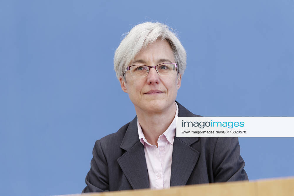 Brigitte Knopf 2021-04-15, Deutschland, Berlin - Bundespressekonferenz: Vorstellung des Gutachtens zu den aktuellen daten über die Treibhausgas-Emissionen Deutschlands nach dem Klimaschutzgesetz. Im Bild Dr. Brigitte Knopf, Stellvertretende Vorsitzende, Expertenrat für Klimafragen.