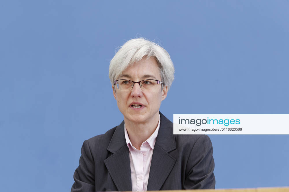 Brigitte Knopf 2021-04-15, Deutschland, Berlin - Bundespressekonferenz: Vorstellung des Gutachtens zu den aktuellen daten über die Treibhausgas-Emissionen Deutschlands nach dem Klimaschutzgesetz. Im Bild Dr. Brigitte Knopf, Stellvertretende Vorsitzende, Expertenrat für Klimafragen.