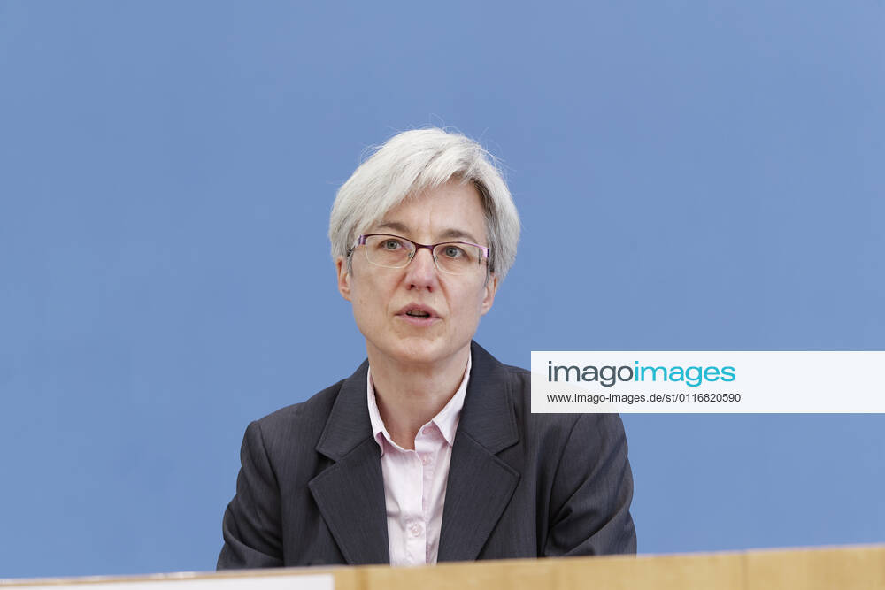 Brigitte Knopf 2021-04-15, Deutschland, Berlin - Bundespressekonferenz: Vorstellung des Gutachtens zu den aktuellen daten über die Treibhausgas-Emissionen Deutschlands nach dem Klimaschutzgesetz. Im Bild Dr. Brigitte Knopf, Stellvertretende Vorsitzende, Expertenrat für Klimafragen.