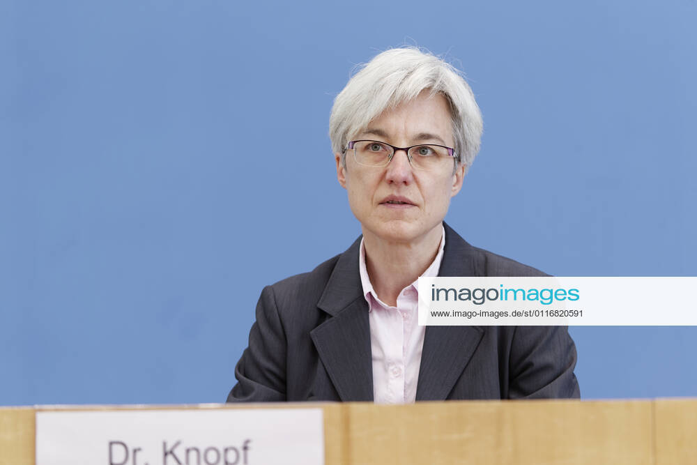 Brigitte Knopf 2021-04-15, Deutschland, Berlin - Bundespressekonferenz: Vorstellung des Gutachtens zu den aktuellen daten über die Treibhausgas-Emissionen Deutschlands nach dem Klimaschutzgesetz. Im Bild Dr. Brigitte Knopf, Stellvertretende Vorsitzende, Expertenrat für Klimafragen.