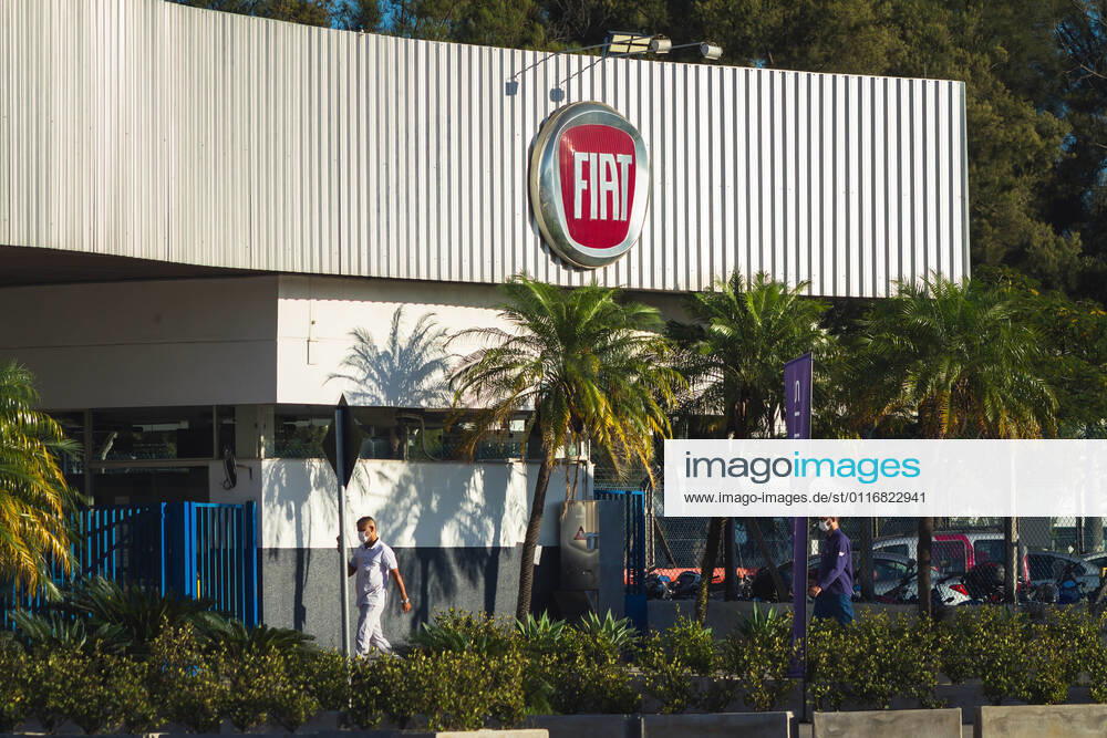 Coronavirus in Brasilien, FIAT lässt Mitarbeiter in Betim impfen BETIM, MG - 15.04.2021: FIAT DARÁ FÉRIAS PARA 2000 FUNCIONÁRIOS - FIAT will give collective vacations to 1,900 employees in Betim, MG. The automaker informed that starting next Monday the 19th it will give a collective vacation of 10 days due to irregularities in the supply of parts and electronic components. x2054061x LucianoxMariano