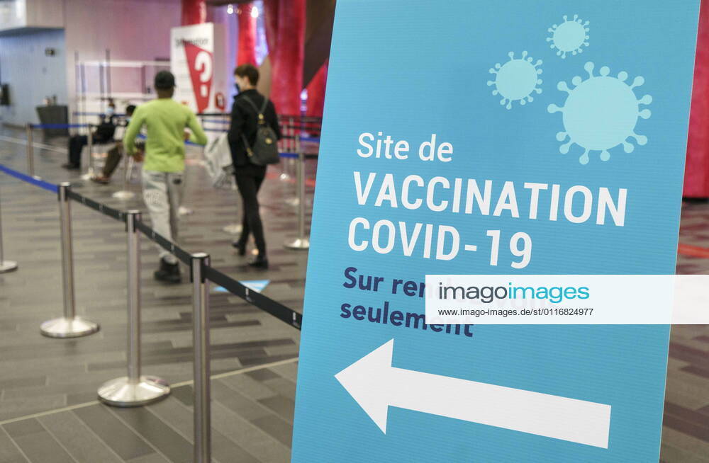 People walk into a COVID-19 vaccination clinic in Montreal, on Thursday, April 15, 2021. Montreal Canada - ZUMAc35_ 20210415_zaf_c35_036