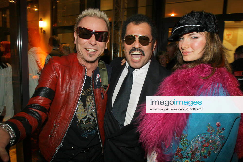 Echo Verleihung 12.03.2006 Musiker Rudolf Schenker (The Scorpions) + Karl-Heinz - Kalle - Schwensen + Tania Sasonova bei der Verleihung der Echo-Awards, im Hotel Estrel, Sonnenallee 225, Berlin - 12.03.2006 -