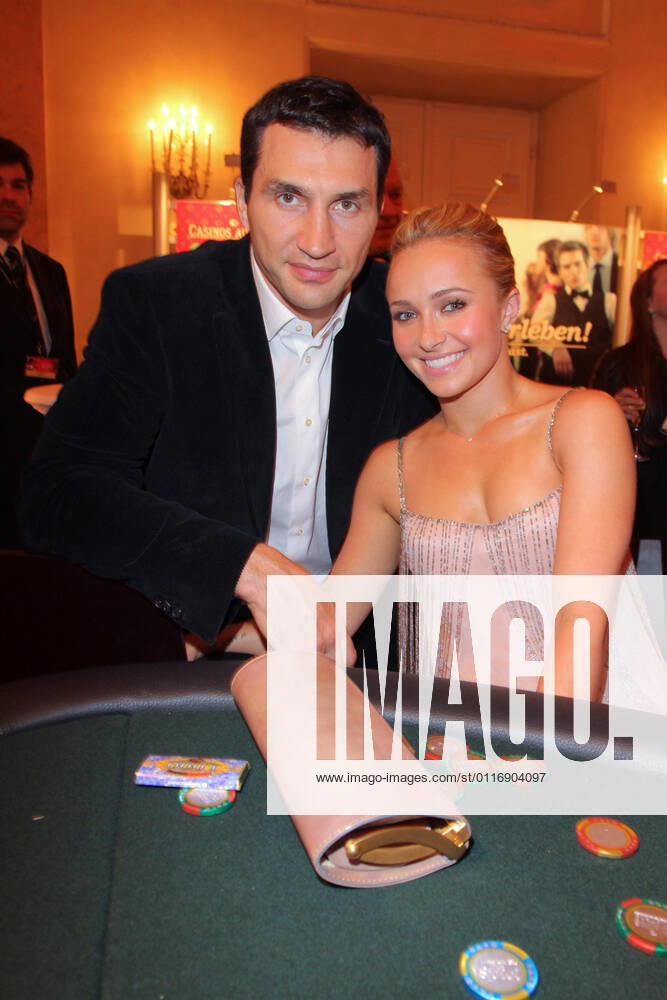 Romy Award 16.04.2011 Boxer Wladimir Klitschko (Wolodymyr Wolodymyrowytsch Klytschko) + Freundin Hayden Leslie Panettiere, Schauspielerin, in der Hofburg Wien bei der Verleihung der (Kurier) Romy Awards - 16.04.2011 -