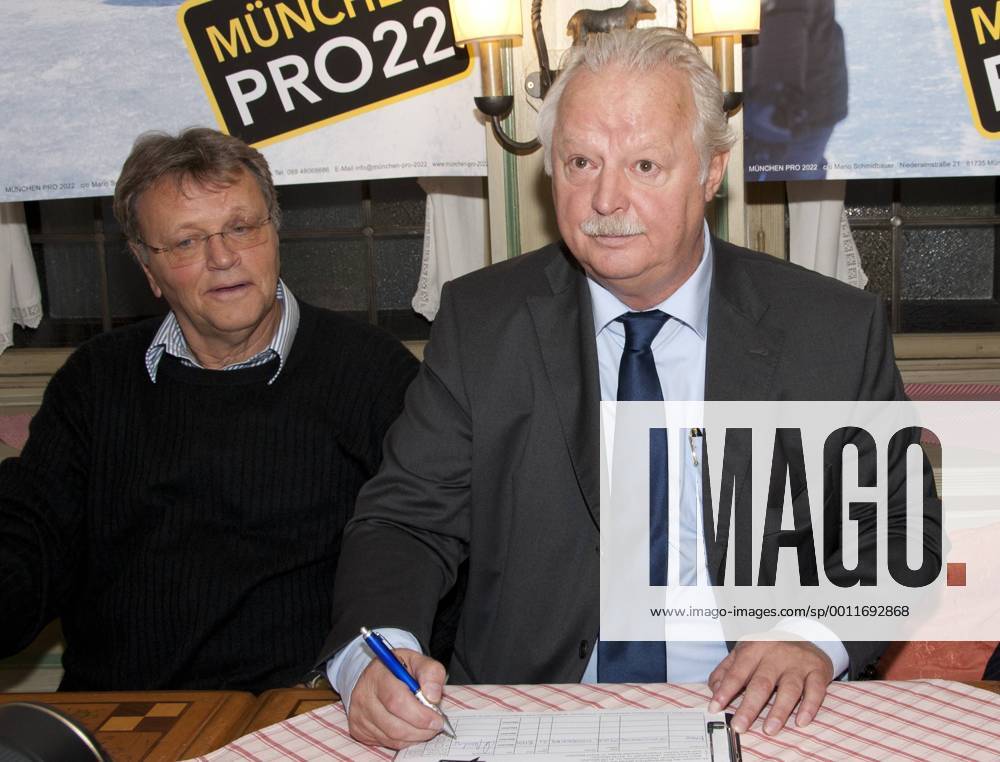 München,Presseinformation zu München PRO22 Olympische und Paraolympische Winterspiele 2022, Hans-Ulrich Hesse, Vorsitzender des Bayerischen Landes-Sportsverband e. V. Kreis München, Mario Schmidbauer CSU Stadtrat im Ratskeller beim unterschreiben des Buergerbegehrens