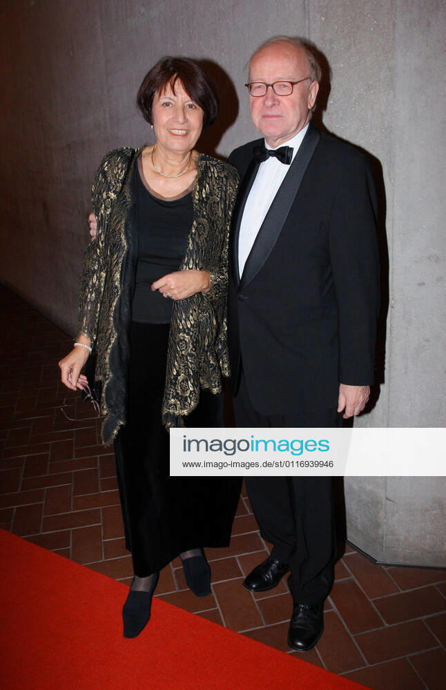 Galadinner Juedisches Museum 20.11.2004 Verleger Prof. Dr. h.c. Klaus G. Saur + Frau Lilo beim Galadinner und der Verleihung des Preis fuer Verstaendigung und Toleranz, Juedisches Museum, Lindenstrasse 9-14, Berlin - 20.11.2004 -