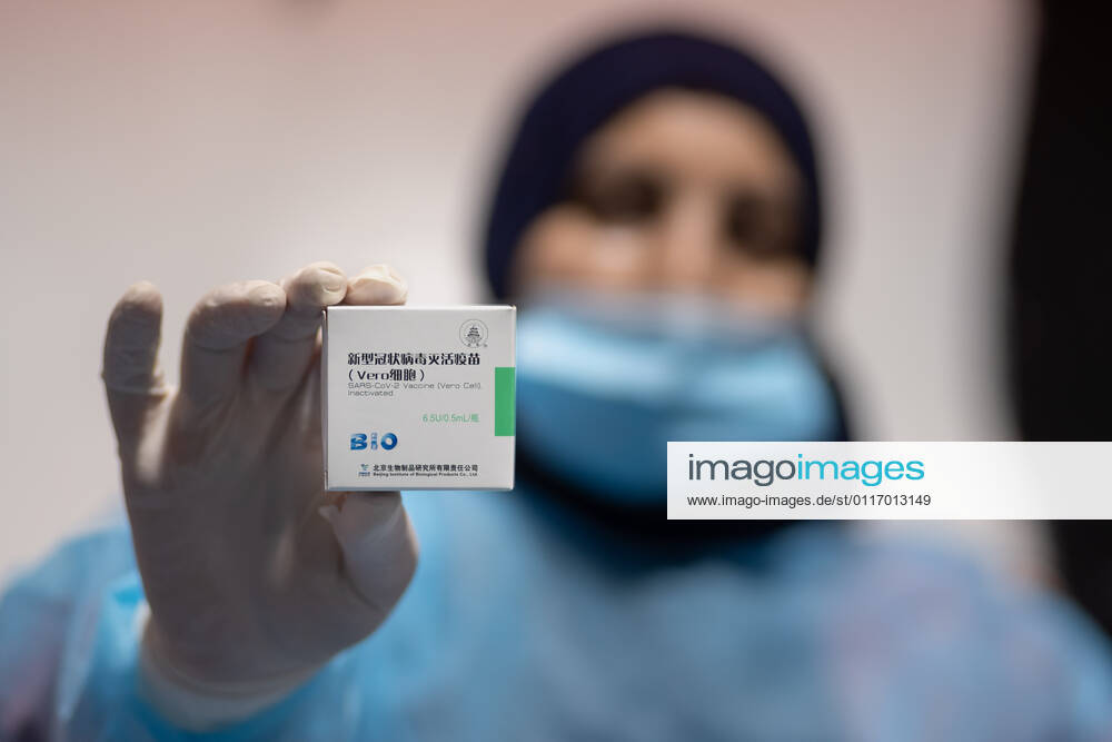 (210429) -- BETHLEHEM, April 29, 2021 -- A Palestinian medical worker shows Chinese Sinopharm COVID-19 vaccine at a medical center during a vaccination campaign in the West Bank city of Bethlehem, April 29, 2021. (Photo by Xinhua) MIDEAST-BETHLEHEM-COVID-19-CHINESE VACCINE LuayxSababa