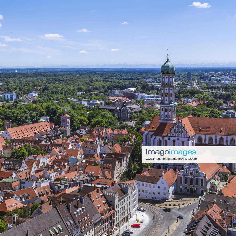 Augsburgs prachtvolle City von oben Impressionen aus der Luft von Augsburgs Prachtstraße - die Maxstrasse in der Altstadt ist eine der kunsthistorisch bedeutsamsten Straßen Süddeutschlands. Augsburg - Maxstraße, Ulrichskirchen