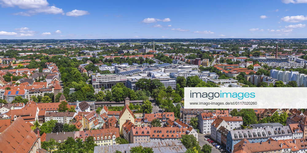 Augsburgs prachtvolle City von oben Impressionen aus der Luft von Augsburgs Prachtstraße - die Maxstrasse in der Altstadt ist eine der kunsthistorisch bedeutsamsten Straßen Süddeutschlands. Augsburg - Lechviertel und City-Galerie