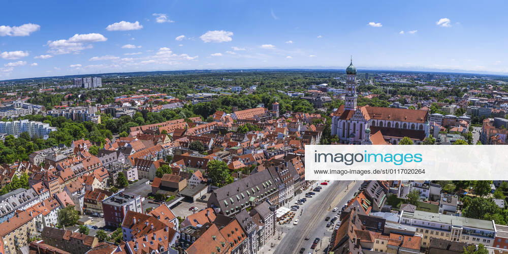 Augsburgs prachtvolle City von oben Impressionen aus der Luft von Augsburgs Prachtstraße - die Maxstrasse in der Altstadt ist eine der kunsthistorisch bedeutsamsten Straßen Süddeutschlands. Augsburg - Maxstraße, Ulrichskirchen