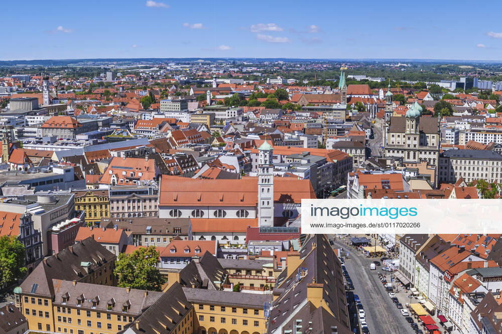 Augsburgs prachtvolle City von oben Impressionen aus der Luft von Augsburgs Prachtstraße - die Maxstrasse in der Altstadt ist eine der kunsthistorisch bedeutsamsten Straßen Süddeutschlands. Augsburg - Maxstraße Nord