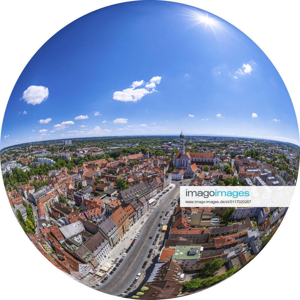 Augsburgs prachtvolle City von oben Impressionen aus der Luft von Augsburgs Prachtstraße - die Maxstrasse in der Altstadt ist eine der kunsthistorisch bedeutsamsten Straßen Süddeutschlands. Augsburg - Maxstraße, Ulrichskirchen