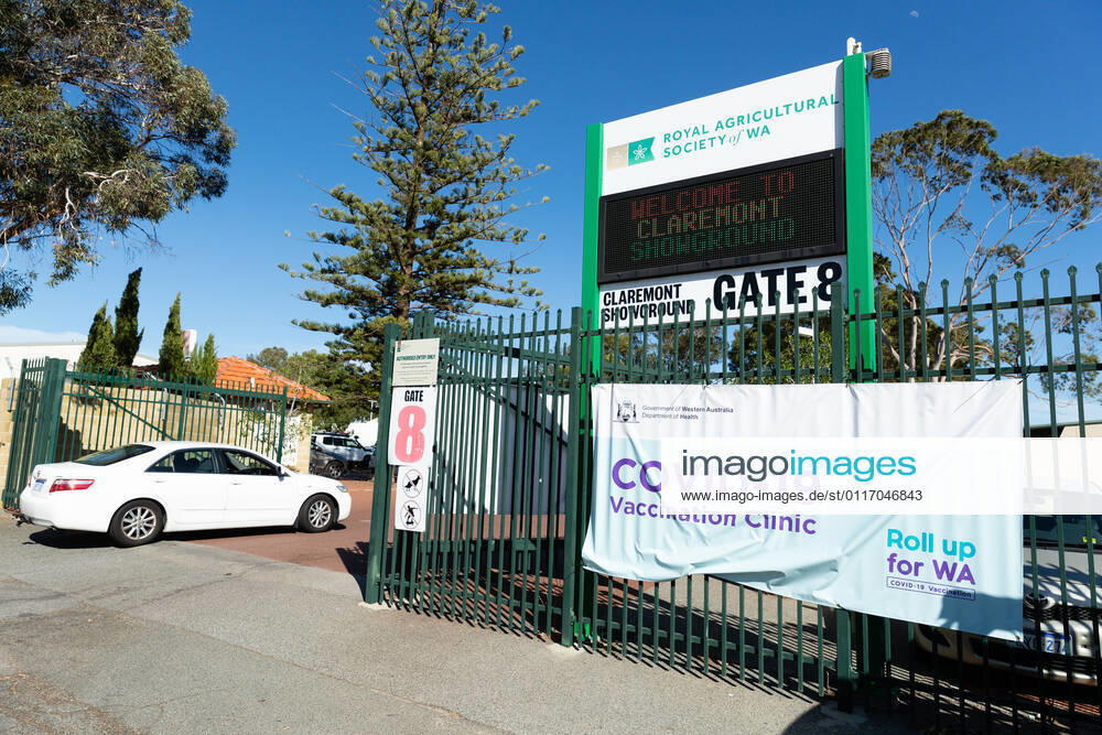 WA CORONAVIRUS COVID19, Members of the public arrive at the mass vaccination centre at Claremont Showground in Perth, Monday, May 2, 2021. From today over-50s are eligible for the Covid-19 immunisation program at two mass public vaccination clinics in Perth. ( NO ARCHIVING, , NO USE IN BOOKS WITHOUT CONSENT PERTH WA AUSTRALIA