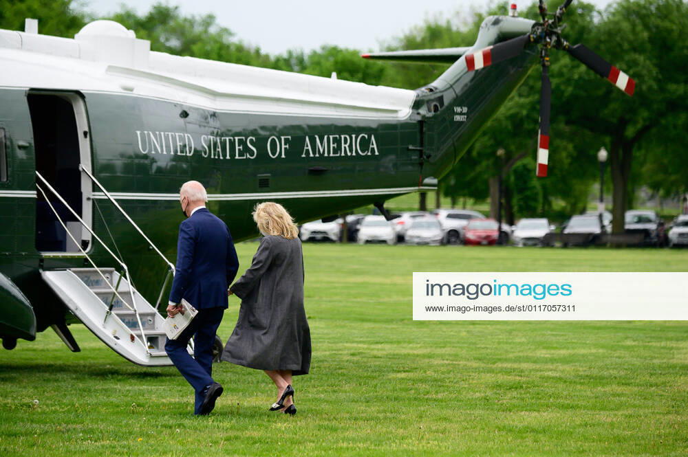 U.S. President Joe Biden and First Lady Jill Biden board Marine One on the Ellipse of the White House in Washington, D.C., U.S., on Monday, May 3, 2021. Biden s $4 trillion vision of remaking the federal government s role in the U.S. economy is now in the hands of Congress, where both parties see a higher chance of at least some compromise than for the administrations pandemic-relief bill Washington USA - ZUMAs152 20210503_zaa_s152_006