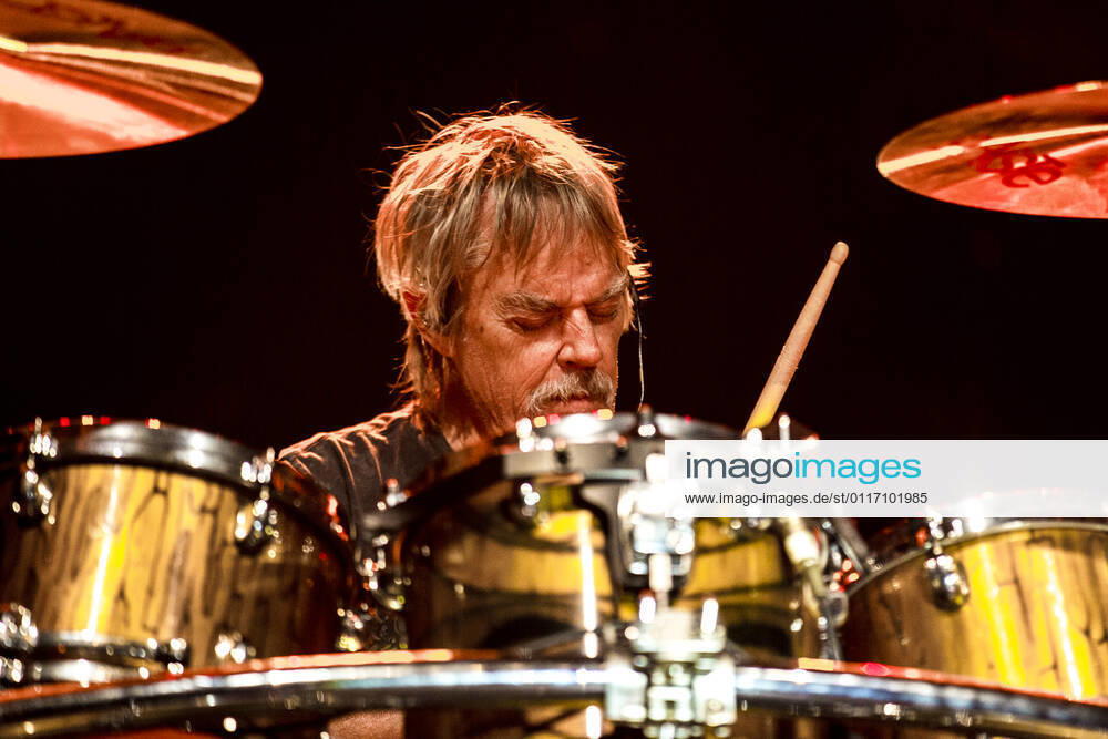 ZZ Top Aarhus, Denmark. 13th, July 2016. The American rock band ZZ Top performs a live concert at Scandinavian Congres Center in Aarhus. Here drummer Frank Beard is seen live on stage. Aarhus Denmark