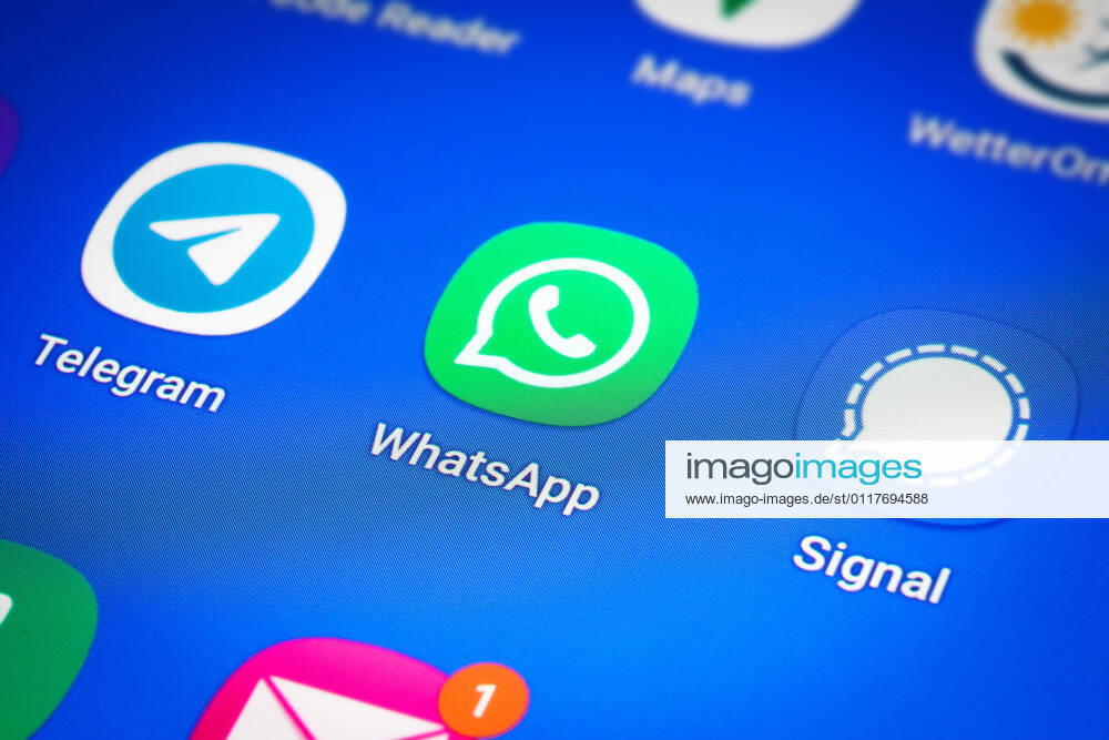 Logos der Social-Media Messenger-Apps Telegram, WhatsApp und Signal auf dem Bidschirm eines Smartpones