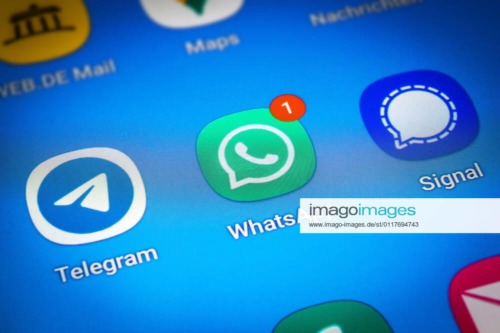 Logos der Social-Media Messenger-Apps Telegram, WhatsApp und Signal auf dem Bidschirm eines Smartpones