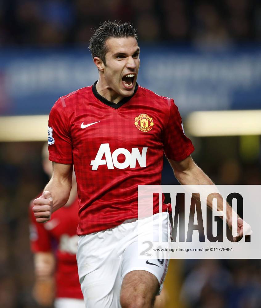 Robin van Persie of Manchester United celebrates scoring during the Barclays Premier League match between Chelsea and Manchester United at Stamford Bridge in London, Britain on October 28, 2012. Manchester United won 3-2. (Xinhua Wang Lili) FOR . NOT FOR SALE FOR MARKETING OR ADVERTISING CAMPAIGNS. NO USE WITH UNAUTHORIZED AUDIO, VIDEO, DATA, FIXTURE LISTS, CLUB LEAGUE LOGOS OR LIVE SERVICES. ONLINE IN-MATCH USE LIMITED TO 45 IMAGES, NO VIDEO EMULATION. NO USE IN BETTING, GAMES OR SINGLE CLUB LEAGUE PLAYER PUBLICATIONS. BRITAIN-LONDON-SOCCER-PREMIER LEAGUE-CHELSEA-MAN UTD