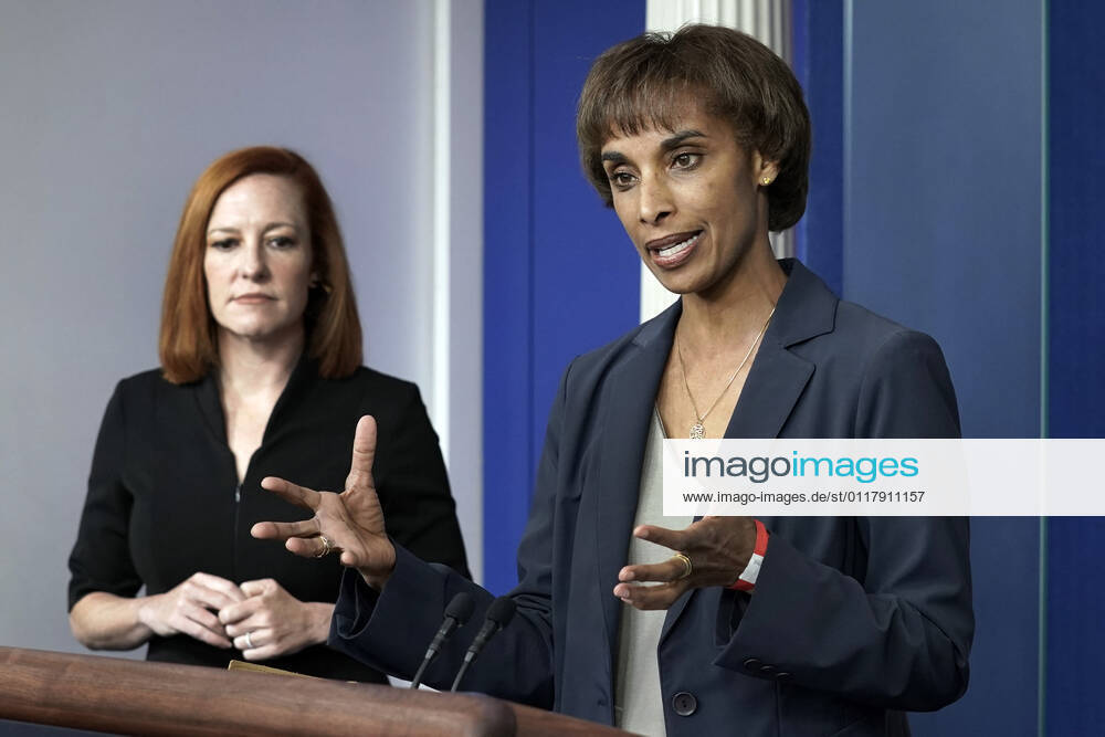 White House Council of Economic Advisers Chair Cecilia Rouse (L) and Press Secretary Jen Psaki hold a press briefing at the White House in Washington on May 14, 2021 Washington USA - ZUMAs152 20210514_zaa_s152_006