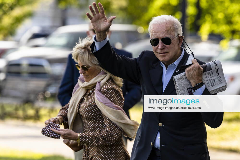 United States President Joe Biden and first lady Dr. Jill Biden take off their face mask as they board Marine One on the Ellipse near the White House in Washington, D.C., U.S., on Saturday, May 15, 2021. Biden rescinded several executive actions on Friday that were put in place by Donald Trump, including one targeting social media companies that his predecessor had ordered after Twitter fact-checked his tweets Washington USA - ZUMAs152 20210515_zaa_s152_008