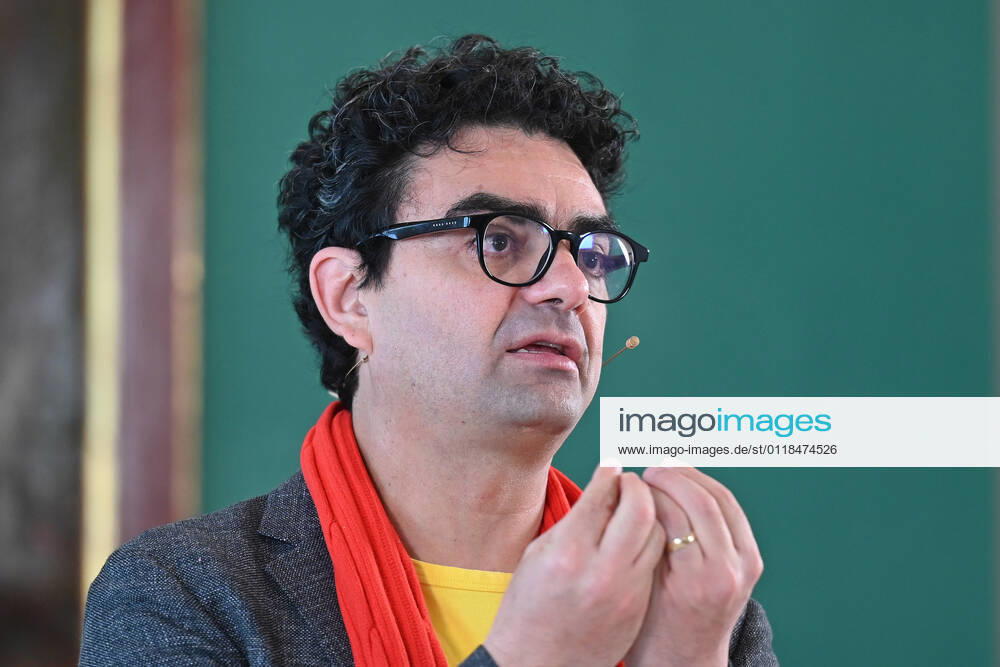 Pressekonferenz zur Programmpräsentation der Mozartwooche 2022 in Salzburg, am 19.05.21. Das Bild zeigt den Intendaten der Mozartwochen, Rolando Villazon während seines Vortrags zur Programmpräsentation 2021 - Pressekonferenz zur Programmpräsentation der Mozartwooche 2022 in Salzburg, am 19.05.21