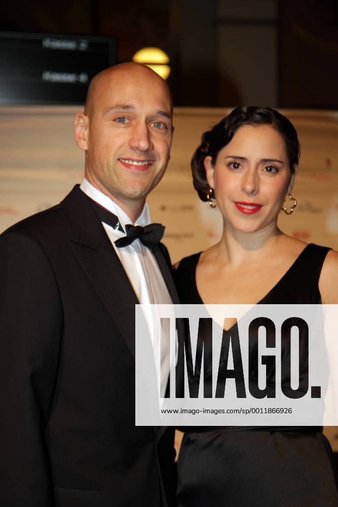 Deutscher Sportpresseball 2012 in der Alten Oper Frankfurt Pascal Roller, der frühere Kapitän der Skyliners mit Ehefrau Maria