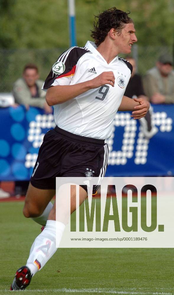 Mario Gomez (Deutschland U19 ) Fußball EM Herren U 19 Europameisterschaft 2004, Länderspiel, Nationalmannschaft, Nationalteam, Nationaltrikot Einzelbild Junioren Fribourg Dynamik,