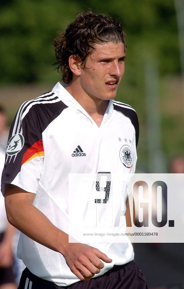 Mario Gomez (Deutschland U19 ) Fußball EM Herren U 19 Europameisterschaft 2004, Länderspiel, Nationalmannschaft, Nationalteam, Nationaltrikot Einzelbild Junioren Fribourg