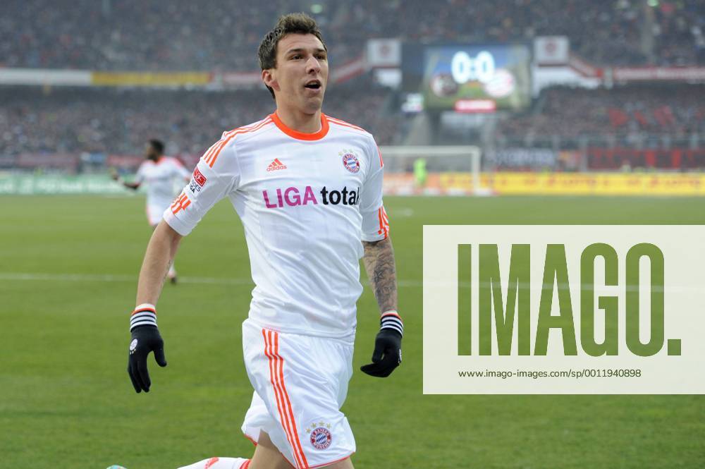 Jubel,Freude,Begeisterung, Mario MANDZUKIC (Bayern München) nach Tor zum 1- 0.,Aktion,Einzelbild,angeschnittenes Einzelmotiv,Halbfigur,halbe Figur. Fussball 1. Bundesliga, 12. Spieltag, 1.FC Nürnberg (N) -FC Bayern München (M) 1-1, Liga1,Spieltag12,Saison 2012 13,am 17.11.2012