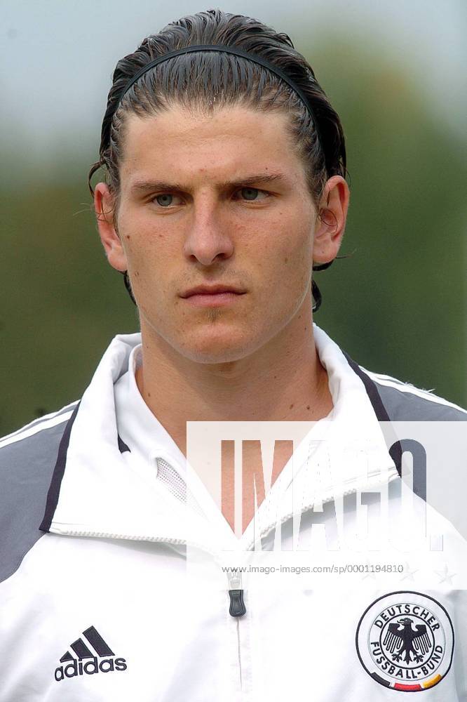 Mario Gomez (Deutschland U19) Fußball EM Herren Europameisterschaft U 19 2004, Länderspiel, Nationalmannschaft, Nationalteam, Porträt Fribourg
