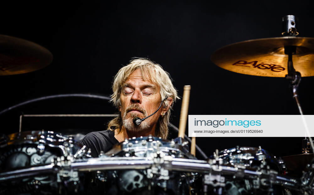 ZZ Top The American rock band ZZ Top performs a live concert at the Norwegian music festival Bergenfest 2014. The trio consists of Billy Gibbons, Dusty Hill and Frank Beard (pictured). Norway, 11 06 2014. Bergen Norway