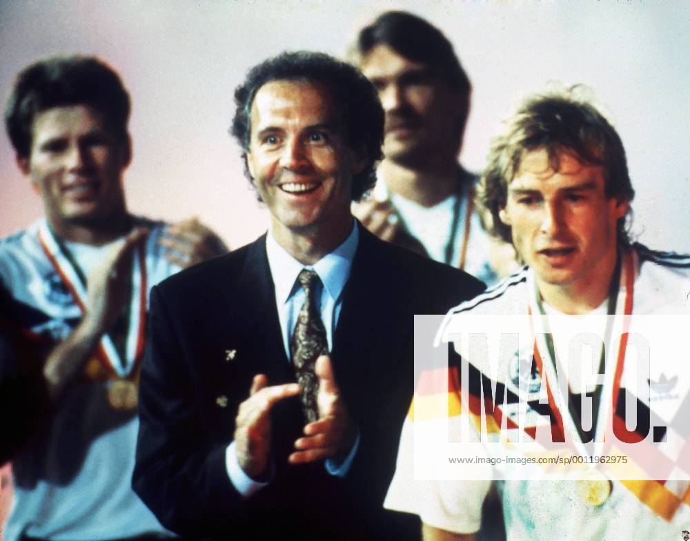 Deutschland ist Weltmeister 1990 in Rom Teamchef Franz Beckenbauer und Jürgen Klinsmann