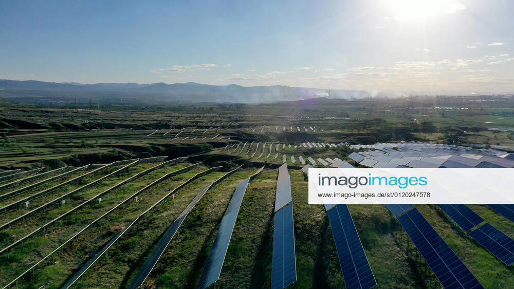China, Photovoltaikanlage in Hebei für die Olympischen Winterspiele 2022 June 4, 2021, Zhangjiakou, Hebei, China: The photovoltaic power plant will provide green energy for the Beijing Winter Olympics in Zhangjiakou,Hebei,China on 04th June, 2021. Zhangjiakou China - ZUMAt151 20210604_zia_t151_001