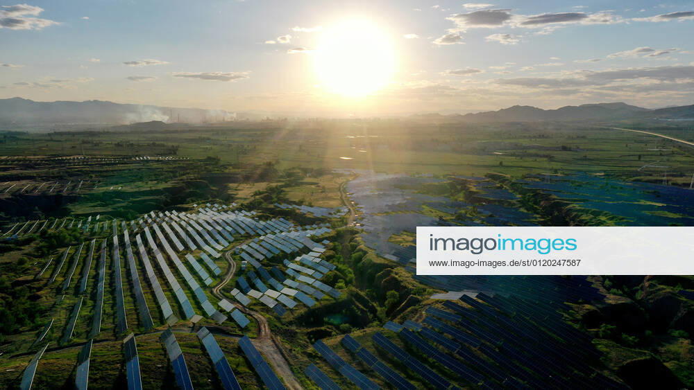 China, Photovoltaikanlage in Hebei für die Olympischen Winterspiele 2022 June 4, 2021, Zhangjiakou, Hebei, China: The photovoltaic power plant will provide green energy for the Beijing Winter Olympics in Zhangjiakou,Hebei,China on 04th June, 2021. Zhangjiakou China - ZUMAt151 20210604_zia_t151_002