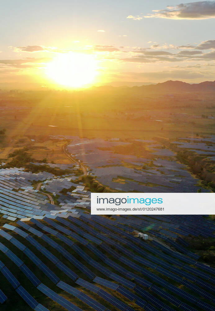 China, Photovoltaikanlage in Hebei für die Olympischen Winterspiele 2022 June 4, 2021, Zhangjiakou, Hebei, China: The photovoltaic power plant will provide green energy for the Beijing Winter Olympics in Zhangjiakou,Hebei,China on 04th June, 2021. Zhangjiakou China - ZUMAt151 20210604_zia_t151_003