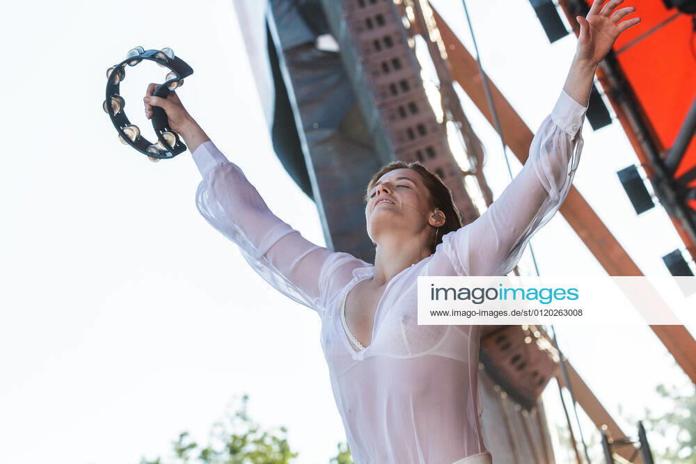 Florence and the Machine The English indie rock band Florence and the Machine performs a live concert at the Orange Stage at the Danish music festival Roskilde Festival 2015. Here singer, songwriter and musician Florence Welch is seen live on stage. Denmark, 02 07 2015. Roskilde Denmark