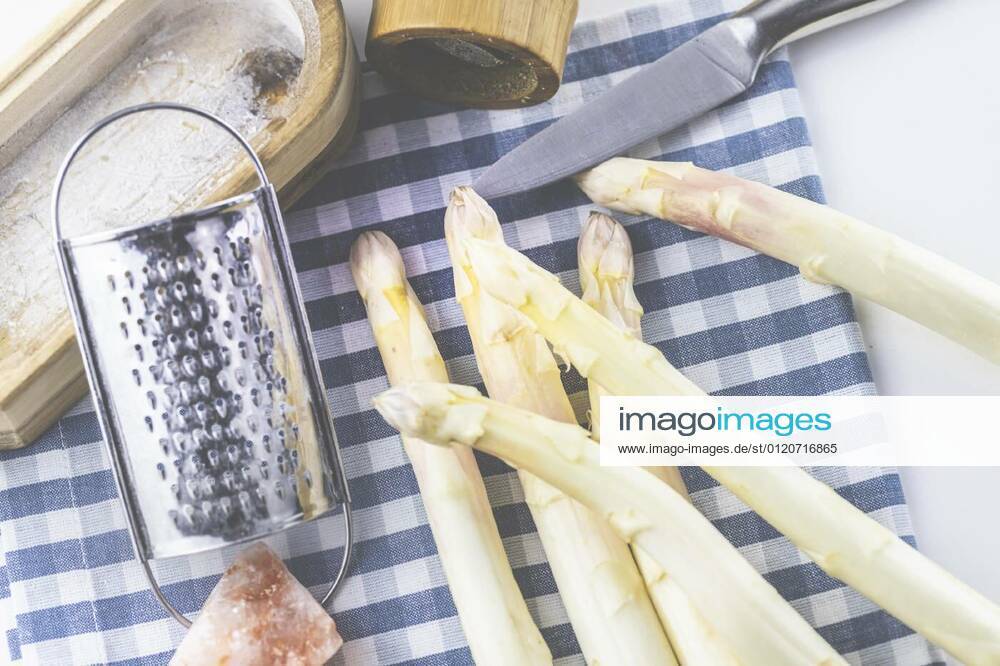 IMAGO Creative: Food, Spargel Asparagus, close up, Asperagus, spring fresh in the kitchen., 28.02.2020 19:13:38,