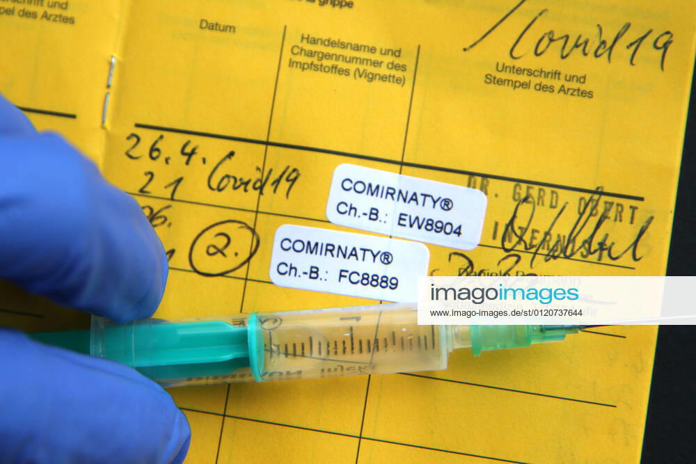 Winden Themenbild - Coronavirus, Coronapandemie - internationale Impfbescheinigung, Prophylaxebescheinigung, Impfpass, Impfbuch, Erstimpfung, Zweitimpfung, Covid 19 Eintrag Themenbild - Coronavirus, Coronapandemie - internationale Impfbescheinigung, Prophylaxebescheinigung, Impfpass, Impfbuch, Erstimpfung, Zweitimpfung, Covid 19 Eintrag Innenseite eines Impfpasses mit den beiden Aufklebern der Erstimpfung und Zweitimpfung mit Biontech, Comirnaty. Coronavirus, Coronapandemie, Impfpass, Impfbuch, Impfbescheinigung, Impfdokument, internationale Impfbescheinigung, Prophylaxebescheinigung mit Impfspritze und einem Covid 19 Eintrag mit Aufkleber einer Erstimpfung, Zweitimpfung