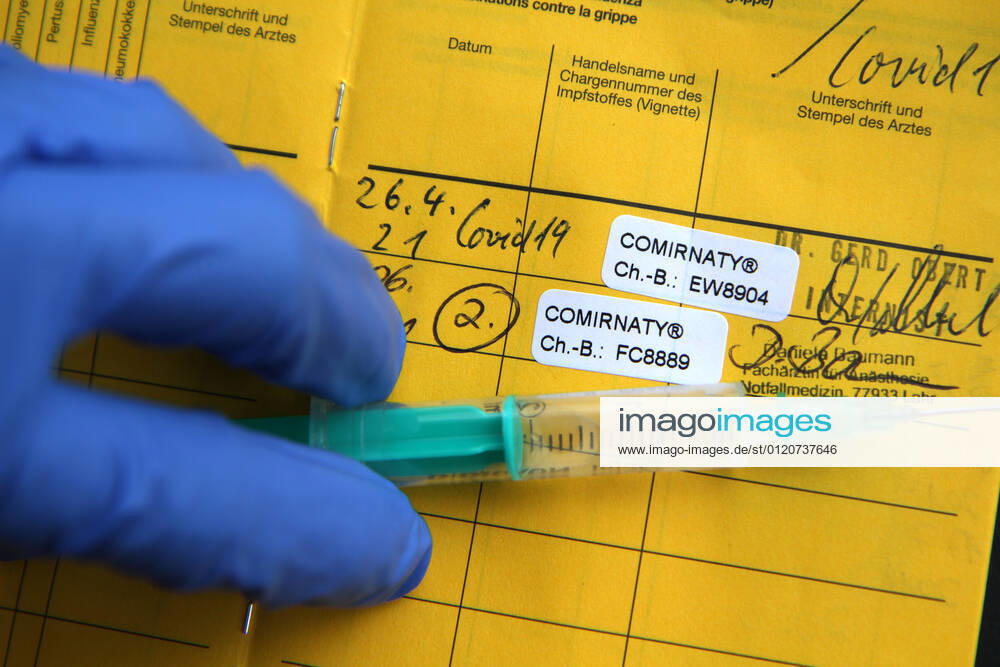Winden Themenbild - Coronavirus, Coronapandemie - internationale Impfbescheinigung, Prophylaxebescheinigung, Impfpass, Impfbuch, Erstimpfung, Zweitimpfung, Covid 19 Eintrag Themenbild - Coronavirus, Coronapandemie - internationale Impfbescheinigung, Prophylaxebescheinigung, Impfpass, Impfbuch, Erstimpfung, Zweitimpfung, Covid 19 Eintrag Innenseite eines Impfpasses mit den beiden Aufklebern der Erstimpfung und Zweitimpfung mit Biontech, Comirnaty. Coronavirus, Coronapandemie, Impfpass, Impfbuch, Impfbescheinigung, Impfdokument, internationale Impfbescheinigung, Prophylaxebescheinigung mit Impfspritze und einem Covid 19 Eintrag mit Aufkleber einer Erstimpfung, Zweitimpfung