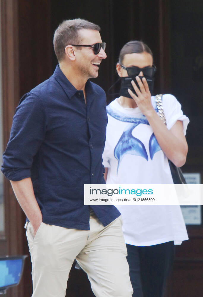 Bilder des Jahres 2021, Entertainment 06 Juni Entertainment Themen der Woche KW24 Bradley Cooper und Irina Shayk unterwegs in Soho in New York NEW YORK, NY - JUNE 17: Irina Shayk and Bradley Cooper seen in Soho in New York City on June 17, 2021.