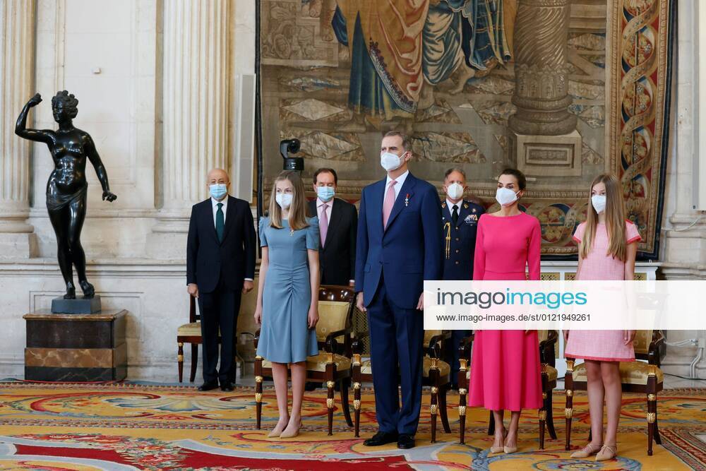Spain s King Felipe VI (2L), Queen Letizia (2R), Crown Princess Leonor (L) and Infanta Sofia (R) chair the awarding ceremony of the order of the Civil Merit held at the Royal Palace in Madrid, Spain, 18 June 2021. Royal Family chairs the awarding ceremony of the order of the Civil Merit !ACHTUNG: NUR REDAKTIONELLE NUTZUNG!