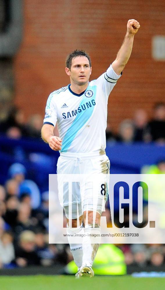 Frank Lampard of Chelsea celebrates scoring - Barclays Premier League - Everton vs Chelsea - Goodison Park Stadium - Liverpool - 30 12 12 - Picture Simon Bellis Sportimage .