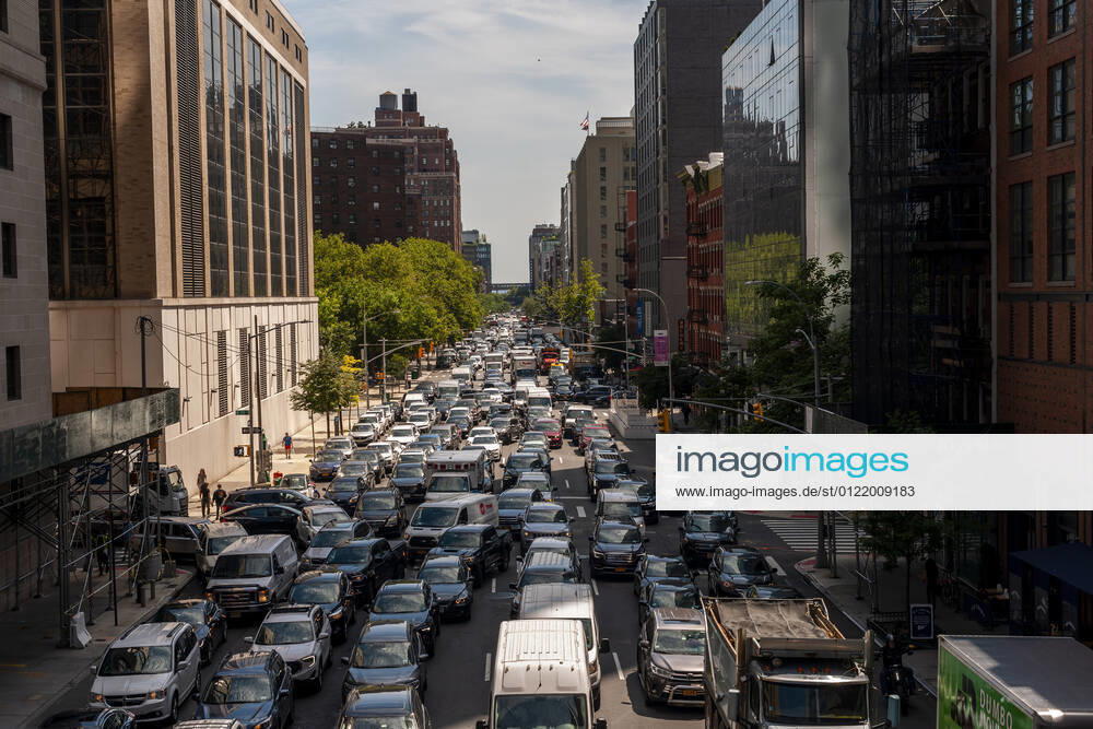 Gridlock Hell on Tenth Avenue Vehicles clog Tenth Avenue in New York, approaching the Lincoln Tunnel on Friday, June 18, 2021. Traffic reporters are stating that it is a 90 minute wait to escape the city via the Lincoln Tunnel and 60 minutes at the Holland Tunnel. ( RichardxB.xLevine