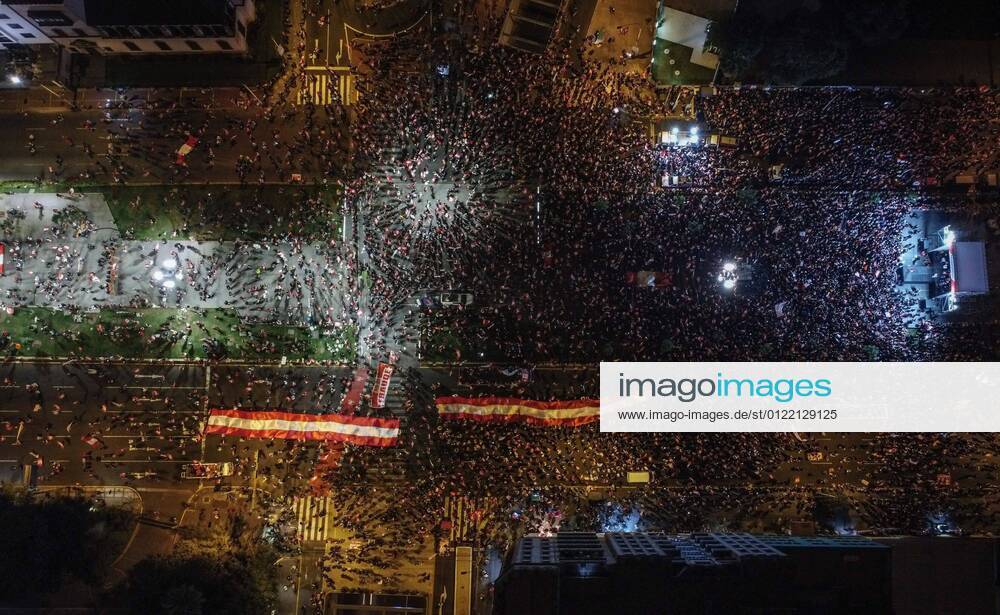 Lima (Peru), 19 06 2021.- Aerial photograph that shows hundreds of the protesters who took to the streets today in favor of the right-wing Keiko Fujimori, in the Alamade 28 de Julio in Lima, Peru, 19 June 2021. Supporters of the leftist Pedro Castillo and Keiko Fujimori took to the streets this Saturday to defend or combat the challenges of the right-wing leader of the results of the presidential elections in which she was the loser to her rival. Supporters of Keiko and Castillo fill the streets of Peru with their claims and support !ACHTUNG: NUR REDAKTIONELLE NUTZUNG!