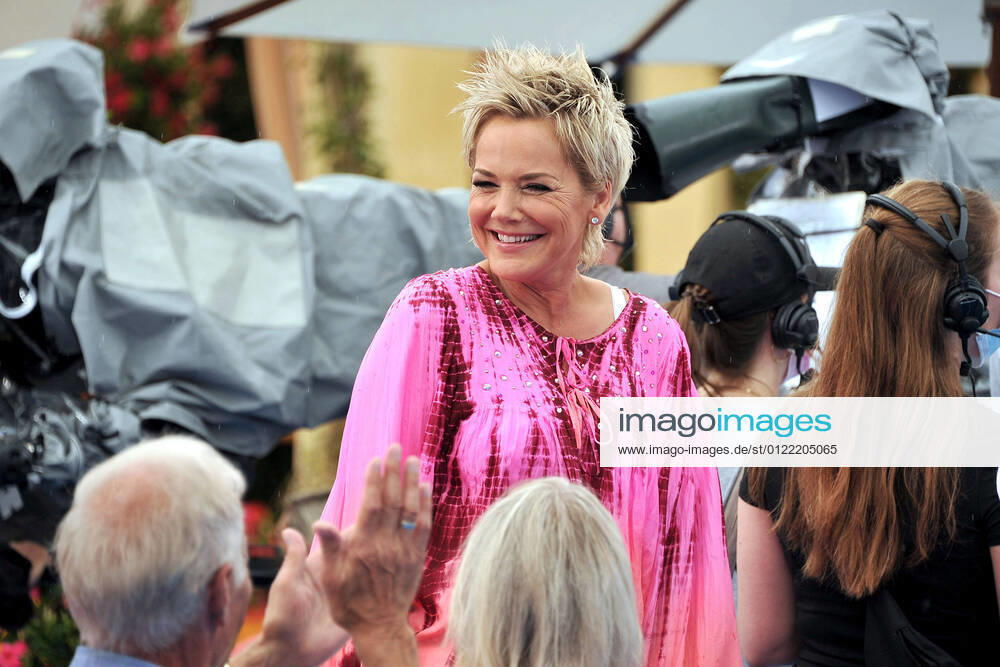Bilder des Jahres 2021, Entertainment 06 Juni Entertainment Themen der Woche KW24 ARD - Immer wieder Sonntags. Sängerin Inka Bause während der ARD - Unterhaltungsshow Immer wieder Sonntags am 20.06.2021 im Europapark Rust. 20210620MWI414