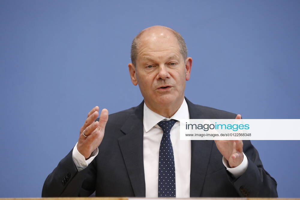 Bundesminister der Finanzen Olaf Scholz, Deutschland, Berlin, Bundespressekonferenz, Thema: Regierungsentwurf für den Bundeshaushalt 2022 und den Finanzplan bis 2025
