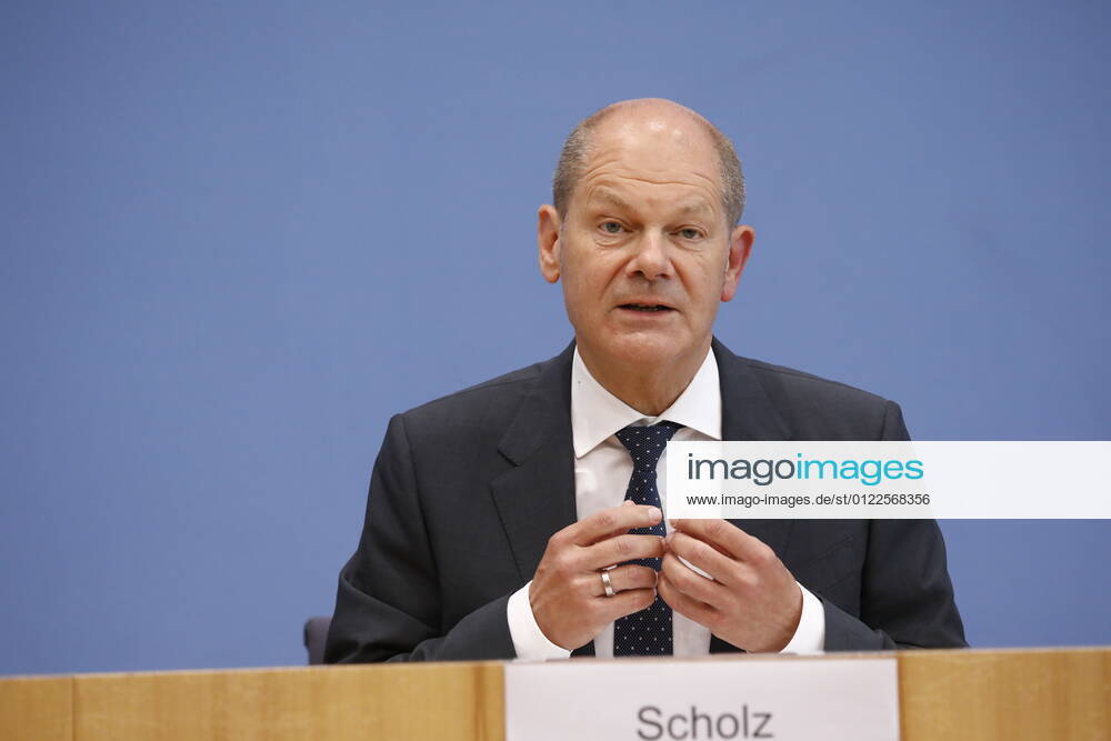 Bundesminister der Finanzen Olaf Scholz, Deutschland, Berlin, Bundespressekonferenz, Thema: Regierungsentwurf für den Bundeshaushalt 2022 und den Finanzplan bis 2025