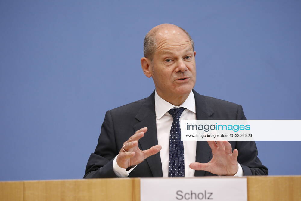 Bundesminister der Finanzen Olaf Scholz, Deutschland, Berlin, Bundespressekonferenz, Thema: Regierungsentwurf für den Bundeshaushalt 2022 und den Finanzplan bis 2025