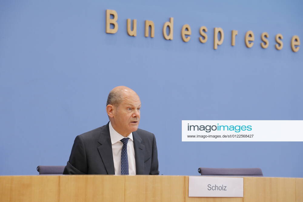 Bundesminister der Finanzen Olaf Scholz, Deutschland, Berlin, Bundespressekonferenz, Thema: Regierungsentwurf für den Bundeshaushalt 2022 und den Finanzplan bis 2025