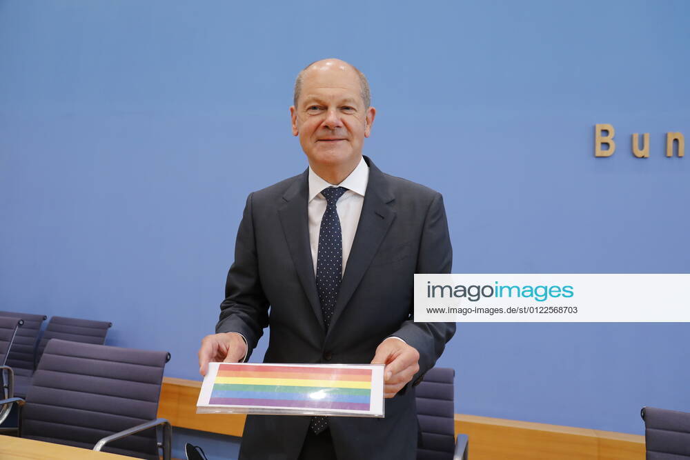 Bundesminister der Finanzen Olaf Scholz, Deutschland, Berlin, Bundespressekonferenz, Thema: Regierungsentwurf für den Bundeshaushalt 2022 und den Finanzplan bis 2025